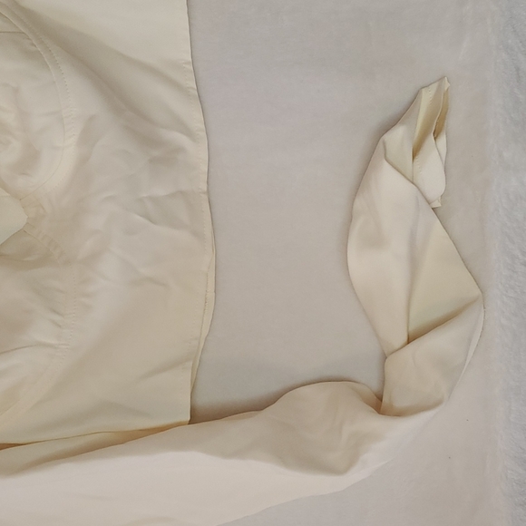 Pretty little thing woven cup crop top - Picture 5 of 7